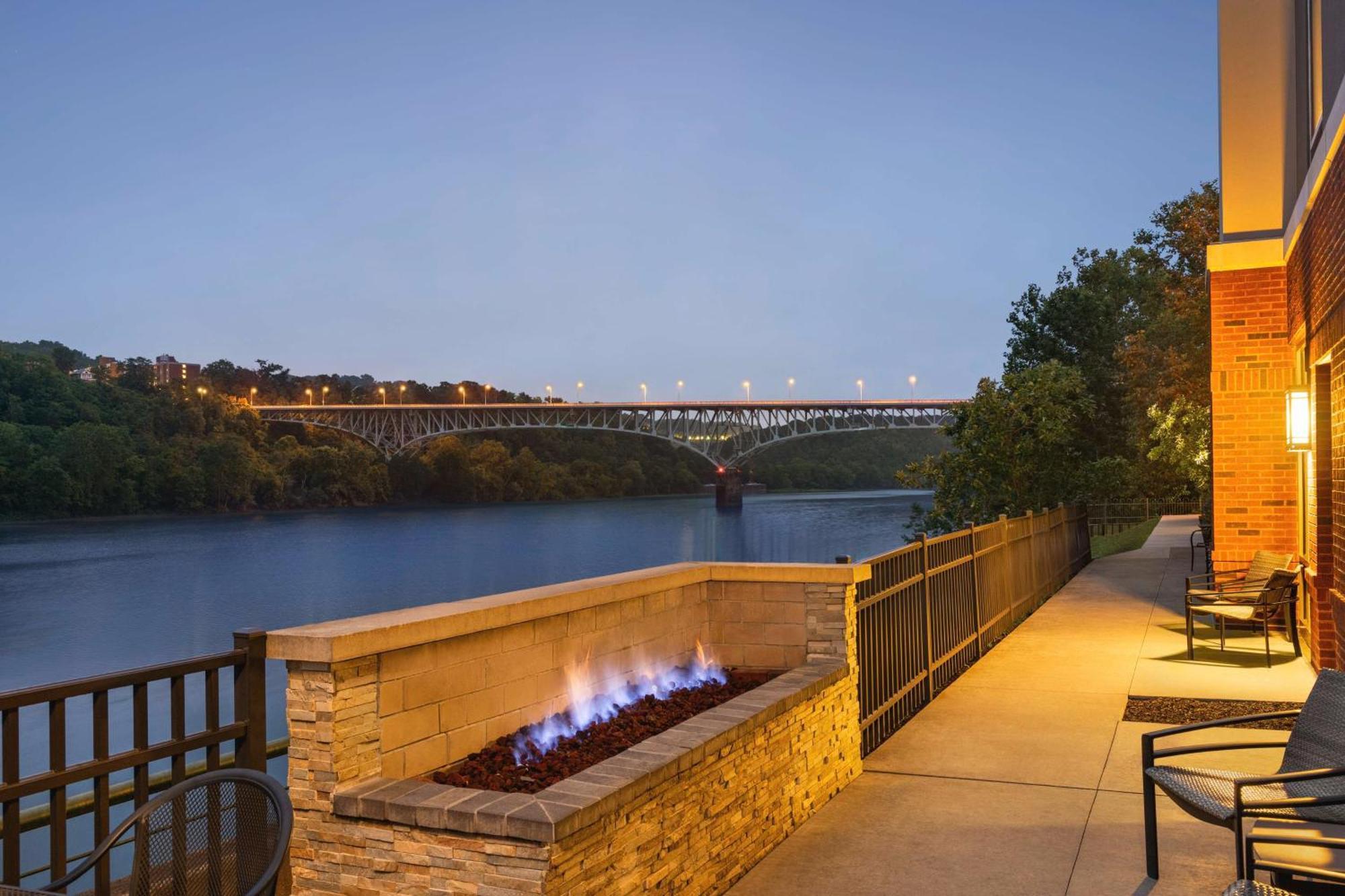 Hampton Inn & Suites Pittsburgh Waterfront West Homestead Extérieur photo